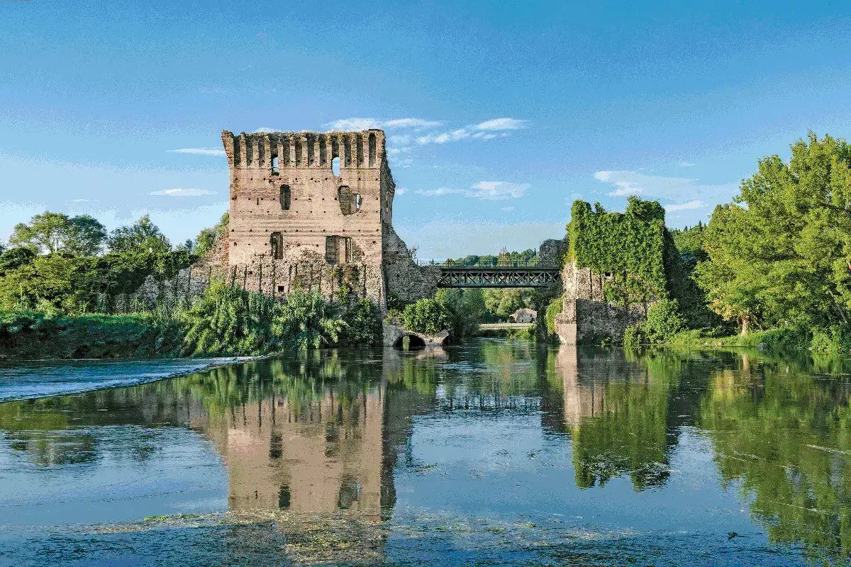 Ponte Visconteo, Borghetto. Foto: Pietro Titoni Alla scoperta del Grada veneto, tra leggende, cucina, cultura e sport tutto l&rsquo;anno